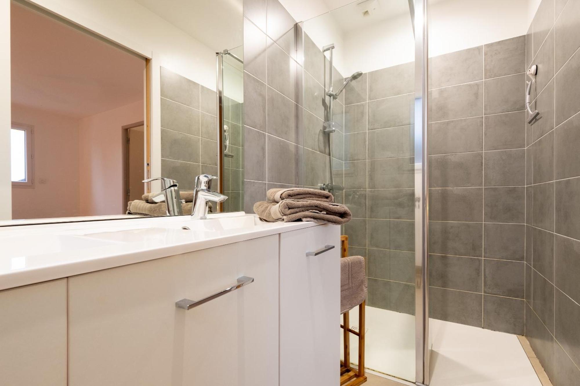 Appart Hotel La Gacilly-Centre Ville-Spa-Parking ภายนอก รูปภาพ